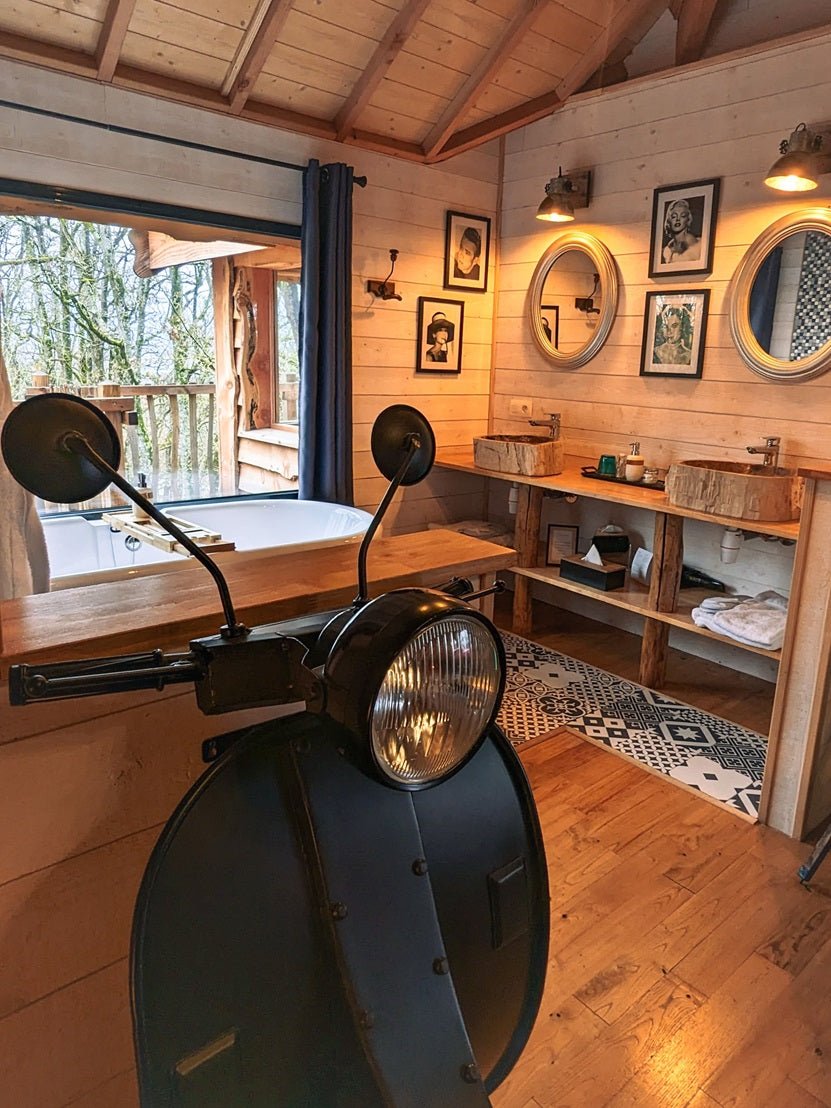 Domaine de Pech et Lafon - Cabane Spa Vintage - Love’nSpa - weekend en amoureux, love rooms avec spa ou jacuzzi privatif5 de Domaine de Pech et Lafon - Cabane Spa Vintage