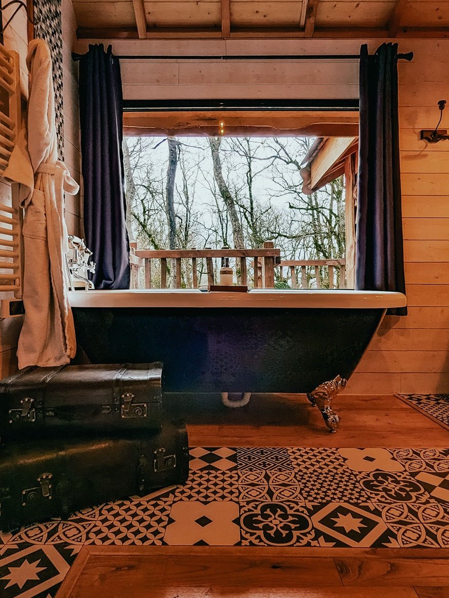 Domaine de Pech et Lafon - Cabane Spa Vintage - Love’nSpa - weekend en amoureux, love rooms avec spa ou jacuzzi privatif7 de Domaine de Pech et Lafon - Cabane Spa Vintage