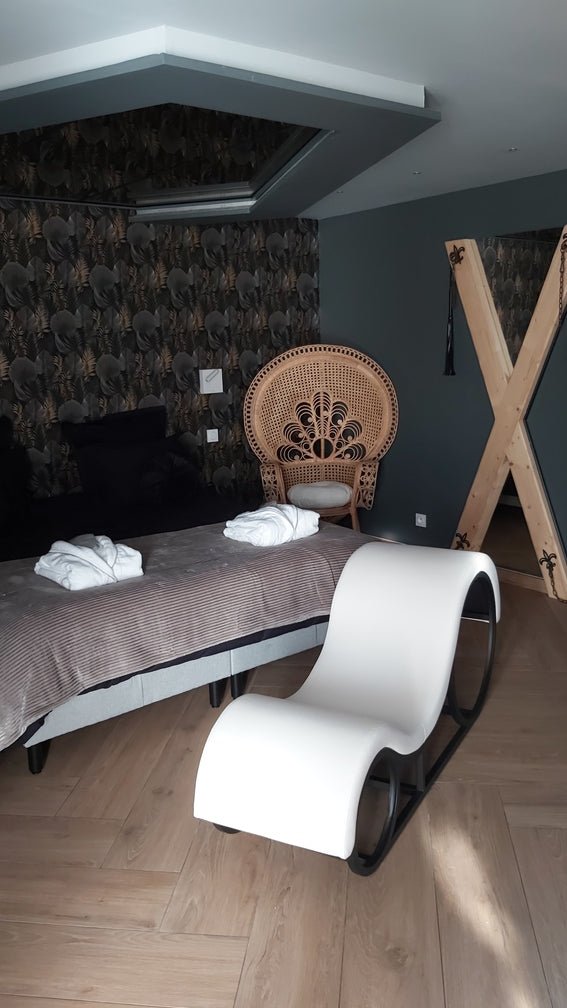 Domaine du Sauge - Love Room - Love’nSpa - weekend en amoureux, love rooms avec spa ou jacuzzi privatif8 de Domaine du Sauge - Love Room