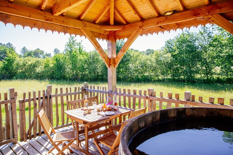 Domaine EcÔtelia - Love’nSpa - weekend en amoureux, love rooms avec spa ou jacuzzi privatif1 de Domaine EcÔtelia