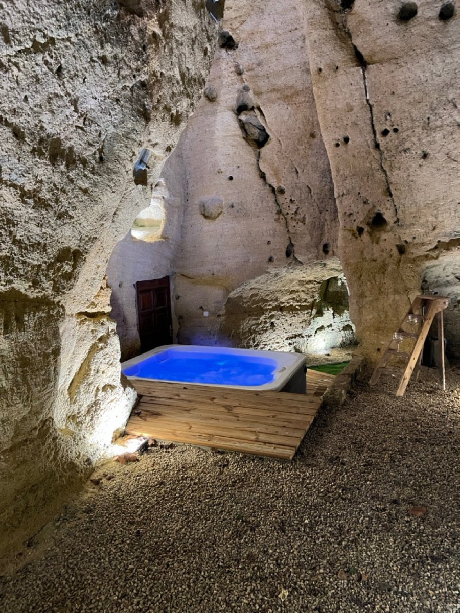 EntreNous Au Troglo - Love’nSpa - weekend en amoureux, love rooms avec spa ou jacuzzi privatifEntre Nous Au Troglo