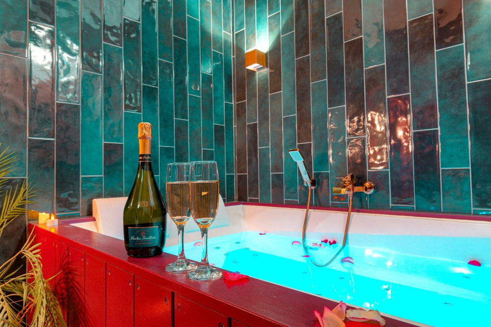 Expérience Premium balnéo & clim - Love’nSpa - weekend en amoureux, love rooms avec spa ou jacuzzi privatif1 de Expérience Premium balnéo & clim