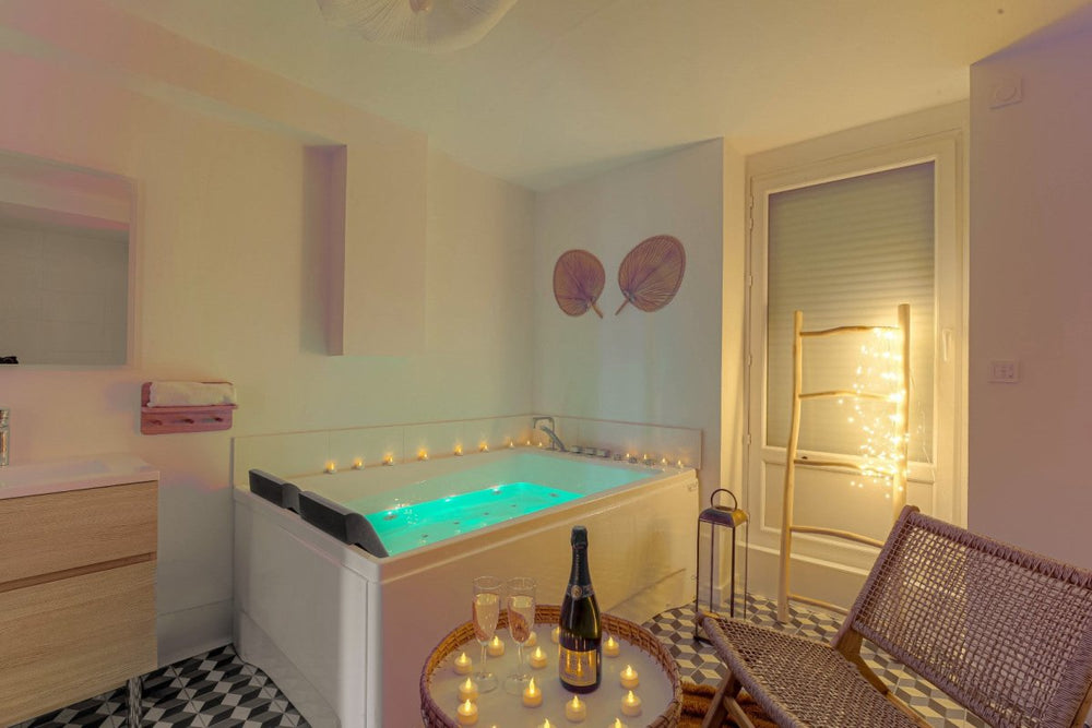 Expérience XXL balnéo et table de massage - Love’nSpa - weekend en amoureux, love rooms avec spa ou jacuzzi privatif9 de Expérience XXL balnéo et table de massage