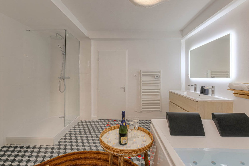 Expérience XXL balnéo et table de massage - Love’nSpa - weekend en amoureux, love rooms avec spa ou jacuzzi privatif15 de Expérience XXL balnéo et table de massage