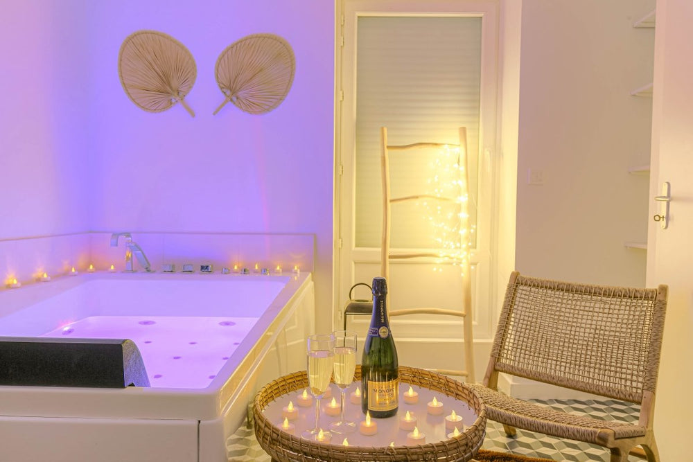 Expérience XXL balnéo et table de massage - Love’nSpa - weekend en amoureux, love rooms avec spa ou jacuzzi privatif1 de Expérience XXL balnéo et table de massage
