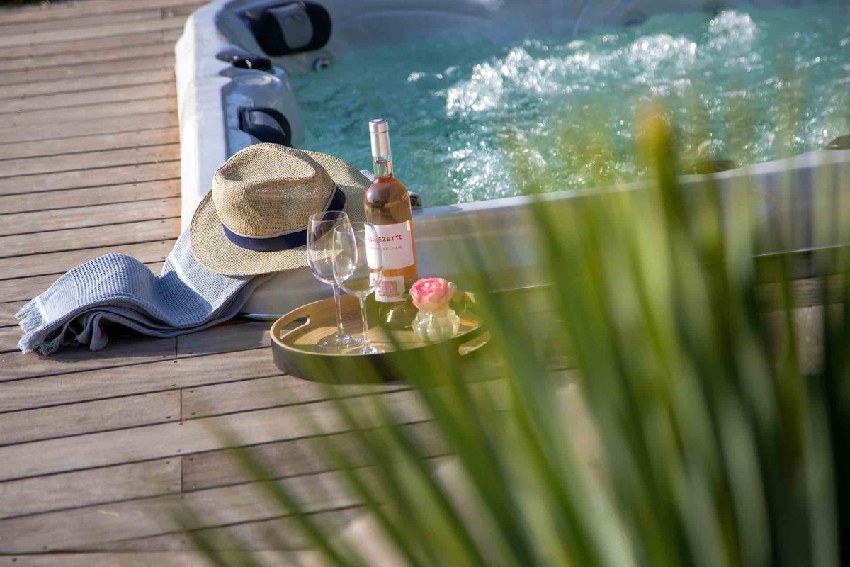 Gîte Grand'Prairie - Love’nSpa - weekend en amoureux, love rooms avec spa ou jacuzzi privatifGîte Prairie Suite