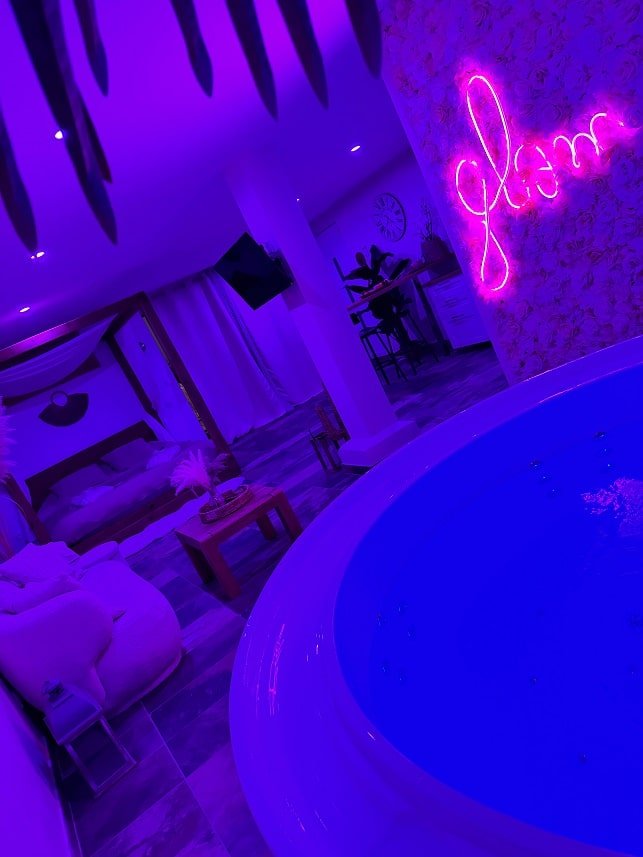 Glam'room - Love’nSpa - weekend en amoureux, love rooms avec spa ou jacuzzi privatif1 de Glam'room