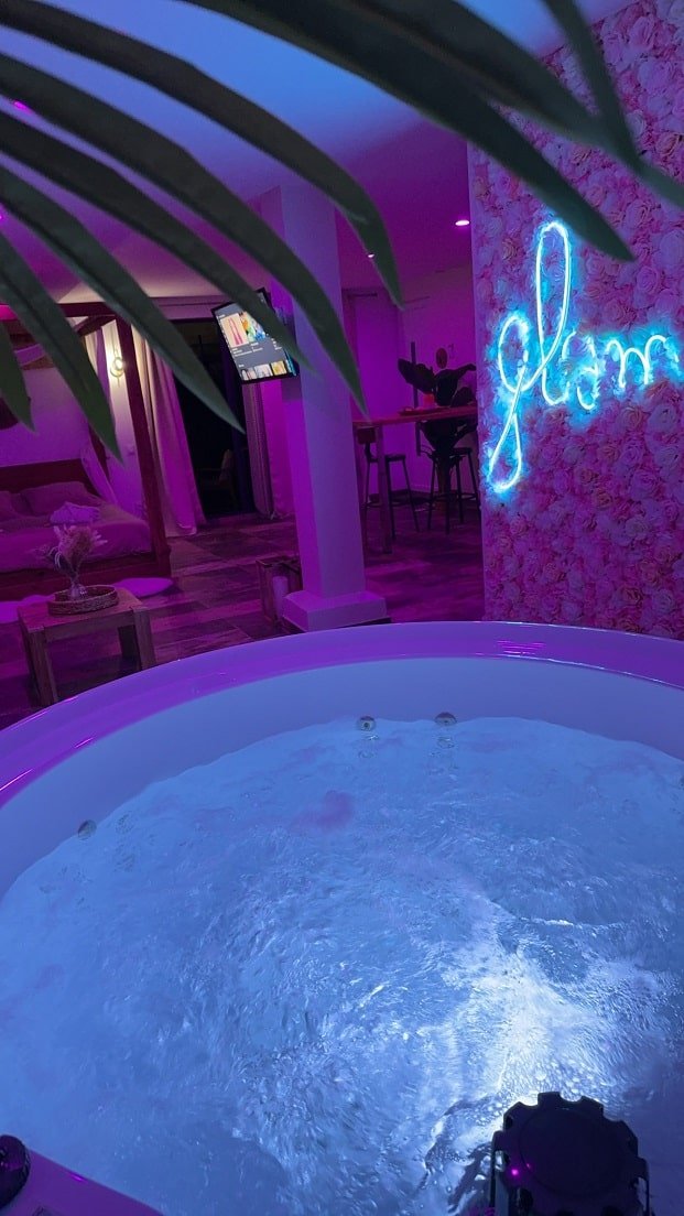 Glam'room - Love’nSpa - weekend en amoureux, love rooms avec spa ou jacuzzi privatif1 de Glam'room
