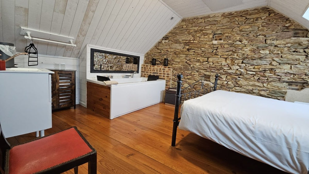 Grey - Love’nSpa - weekend en amoureux, love rooms avec spa ou jacuzzi privatif10 de Grey