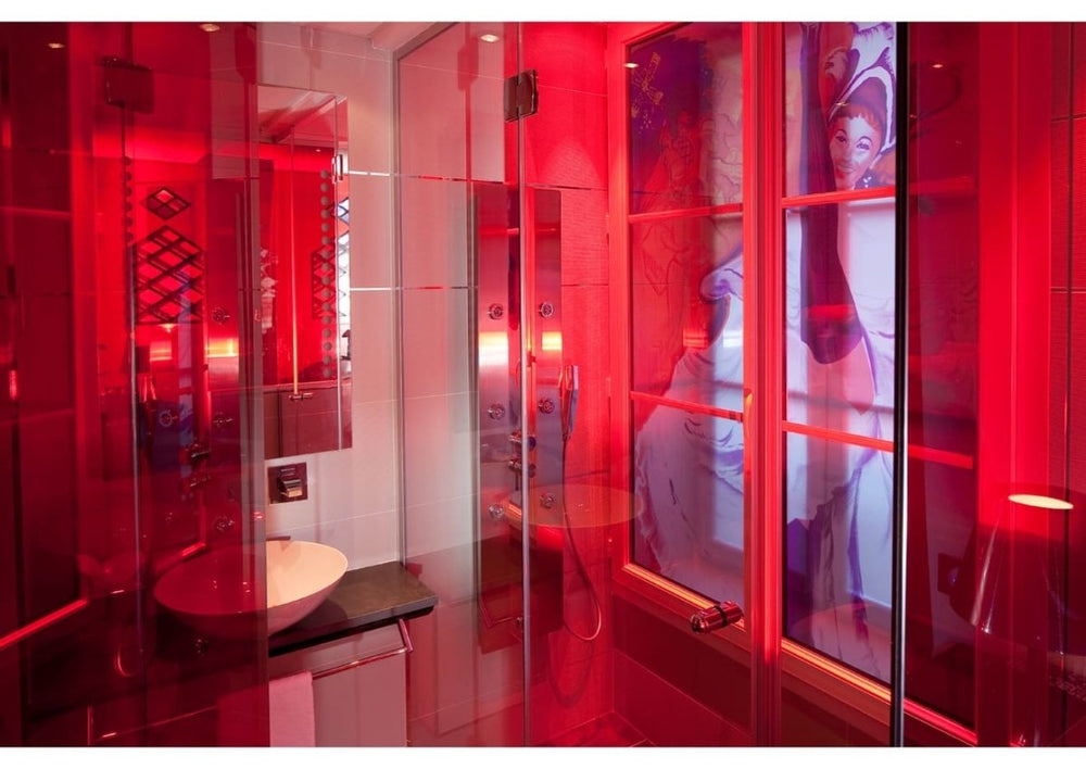 Hôtel design secret de Paris - Chambre Moulin Rouge - Love’nSpa - weekend en amoureux, love rooms avec spa ou jacuzzi privatif11 de Secret de Paris Hotel & Spa**** Chambre Moulin Rouge