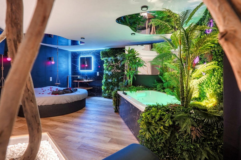 JUNGLE ROOM - Love’nSpa - weekend en amoureux, love rooms avec spa ou jacuzzi privatif3 de JUNGLE ROOM