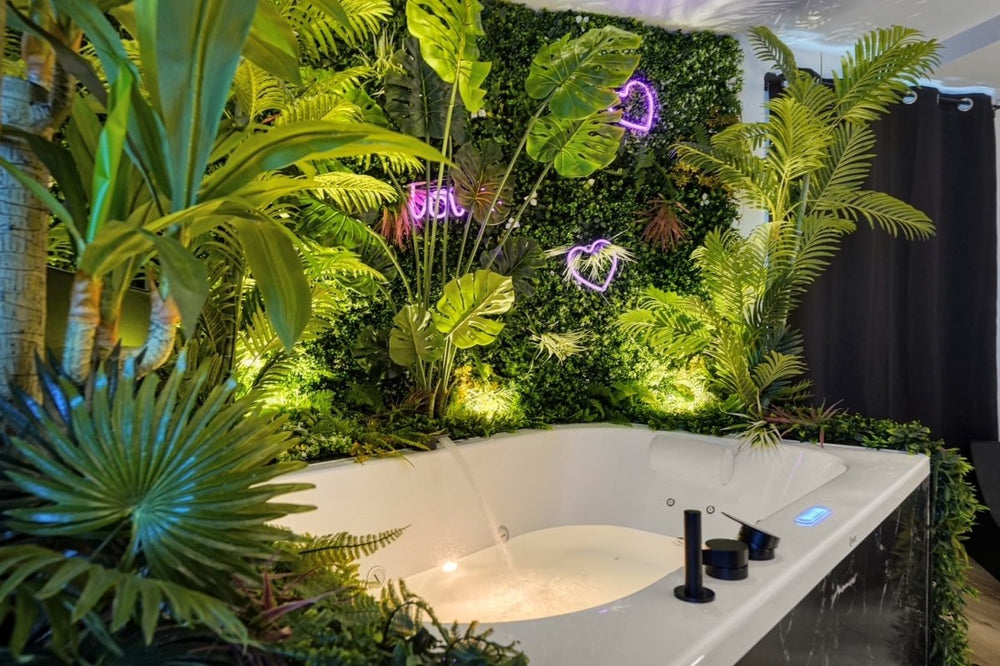 JUNGLE ROOM - Love’nSpa - weekend en amoureux, love rooms avec spa ou jacuzzi privatif8 de JUNGLE ROOM