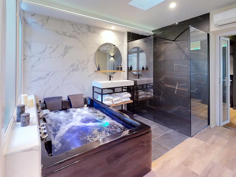 Just for us - Love’nSpa - weekend en amoureux, love rooms avec spa ou jacuzzi privatifJust for us - Suite Orion