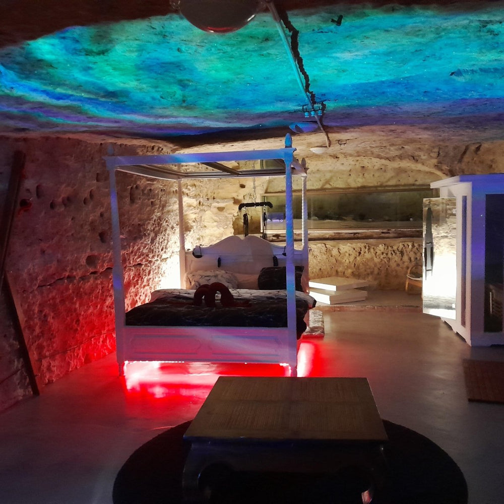 La Cave Secrète - Love’nSpa - weekend en amoureux, love rooms avec spa ou jacuzzi privatif1 de La Cave Secrète