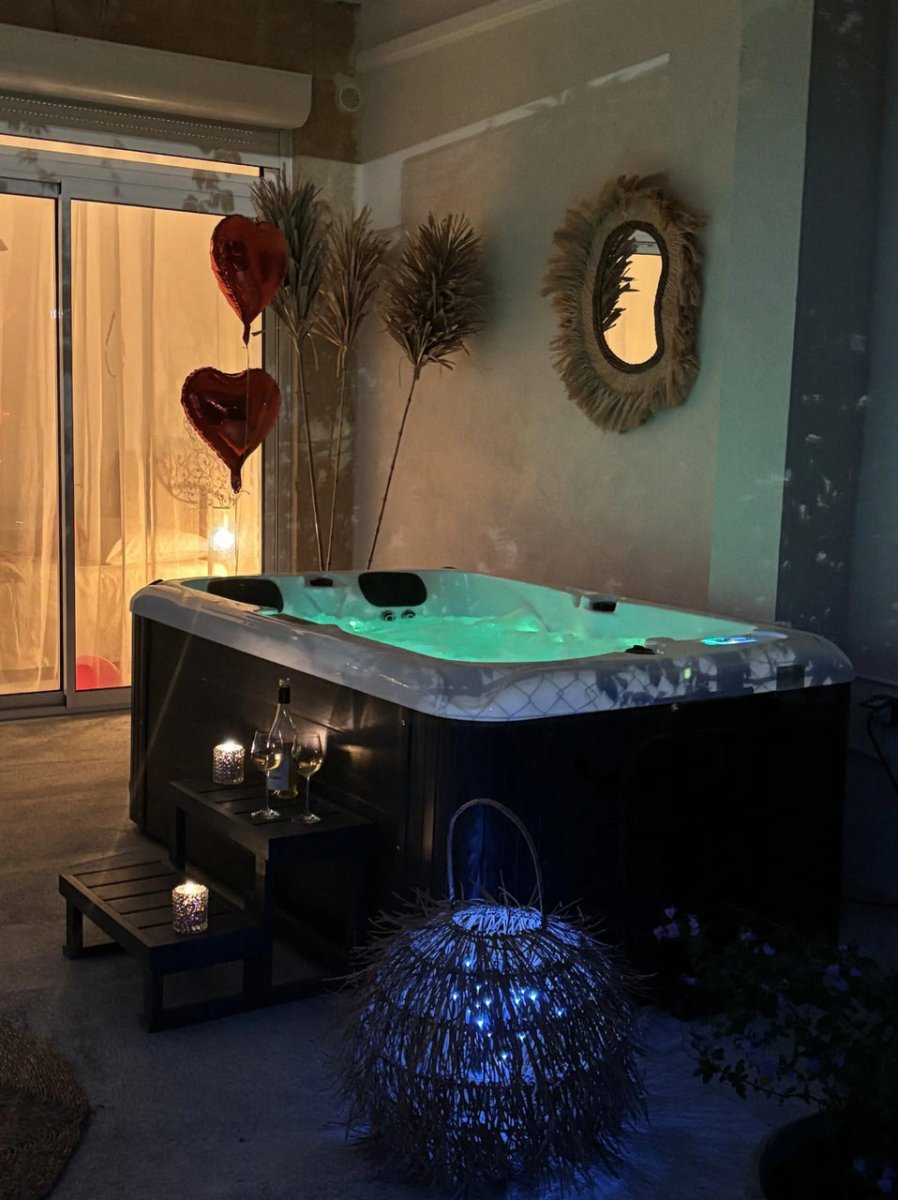 La cour des plaisirs - Love’nSpa - weekend en amoureux, love rooms avec spa ou jacuzzi privatif2 de La cour des plaisirs