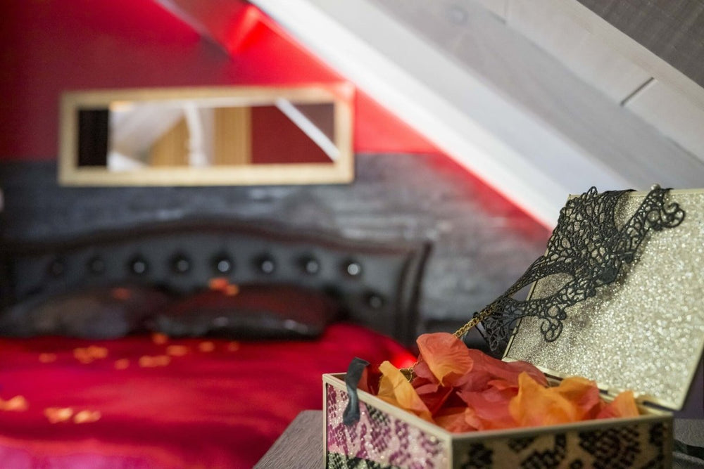 La Dépendance de Victoria Rose - Love’nSpa - weekend en amoureux, love rooms avec spa ou jacuzzi privatif16 de La Dépendance de Victoria Rose