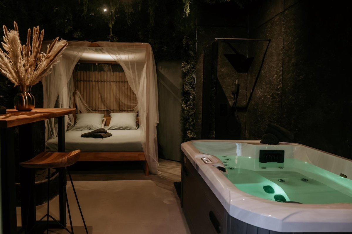 La JUNGLE de Toulon - Love’nSpa - weekend en amoureux, love rooms avec spa ou jacuzzi privatifLa JUNGLE de Toulon