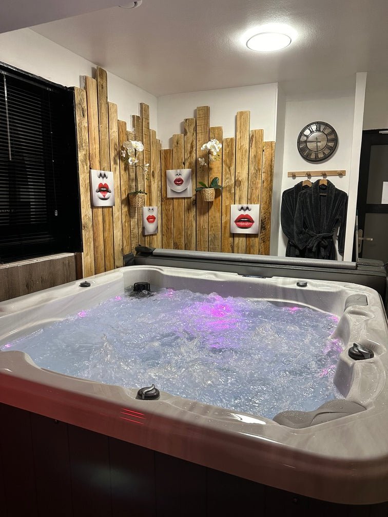LA MAISON DES PLAISIRS - Love’nSpa - weekend en amoureux, love rooms avec spa ou jacuzzi privatif6 de LA MAISON DES PLAISIRS