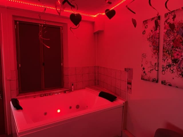 La parenthèse - SECRET ROOM - Love’nSpa - weekend en amoureux, love rooms avec spa ou jacuzzi privatif16 de La parenthèse - SECRET ROOM