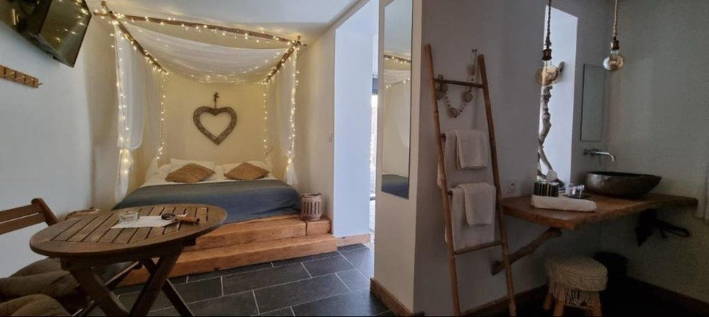 La Perle du Voyageur - Suite Balinaise - Love’nSpa - weekend en amoureux, love rooms avec spa ou jacuzzi privatif5 de La Perle du Voyageur - Suite Balinaise