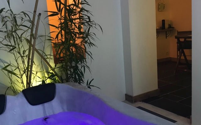 La Perle du Voyageur - Suite Balinaise - Love’nSpa - weekend en amoureux, love rooms avec spa ou jacuzzi privatif1 de La Perle du Voyageur - Suite Balinaise