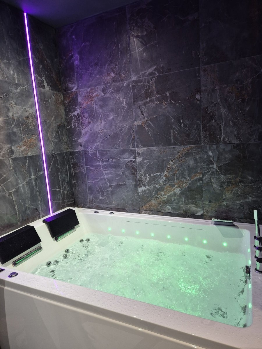 La Petite Suite - Love’nSpa - weekend en amoureux, love rooms avec spa ou jacuzzi privatif3 de La Petite Suite