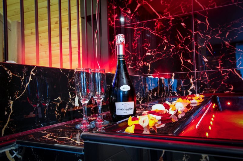 La Prestigieuse - Love’nSpa - weekend en amoureux, love rooms avec spa ou jacuzzi privatif2 de La Prestigieuse