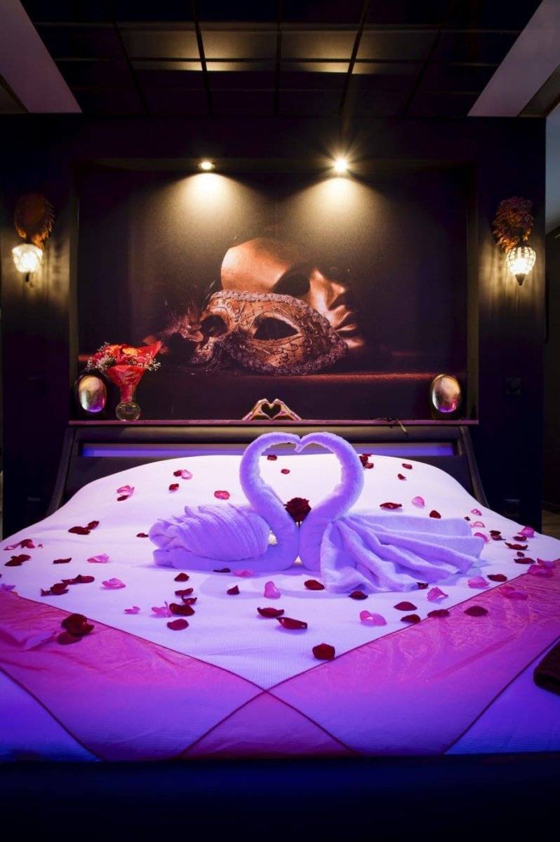 La Prestigieuse - Love’nSpa - weekend en amoureux, love rooms avec spa ou jacuzzi privatif7 de La Prestigieuse