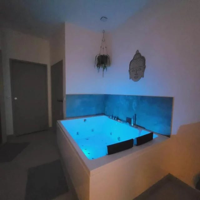 LA PROMENADE SUITE AND SPA - Love’nSpa - weekend en amoureux, love rooms avec spa ou jacuzzi privatifLA PROMENADE SUITE AND SPA