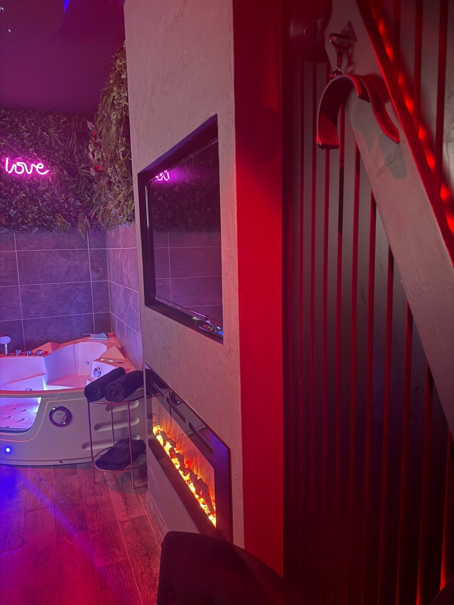 La romantique - Love’nSpa - weekend en amoureux, love rooms avec spa ou jacuzzi privatif11 de La romantique
