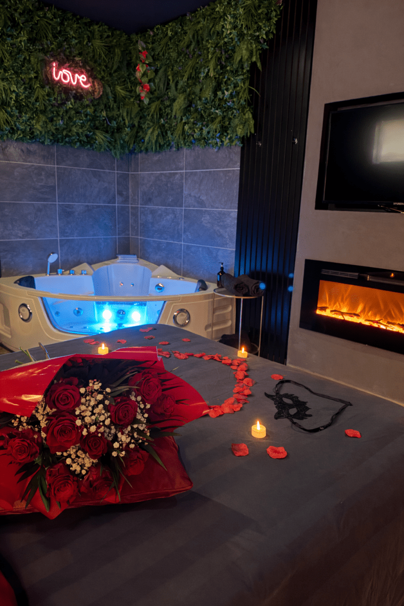 La romantique - Love’nSpa - weekend en amoureux, love rooms avec spa ou jacuzzi privatif7 de La romantique