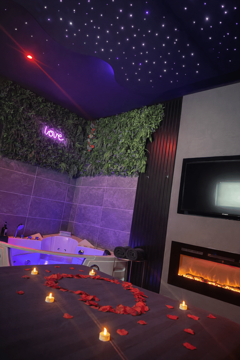 La romantique - Love’nSpa - weekend en amoureux, love rooms avec spa ou jacuzzi privatif10 de La romantique