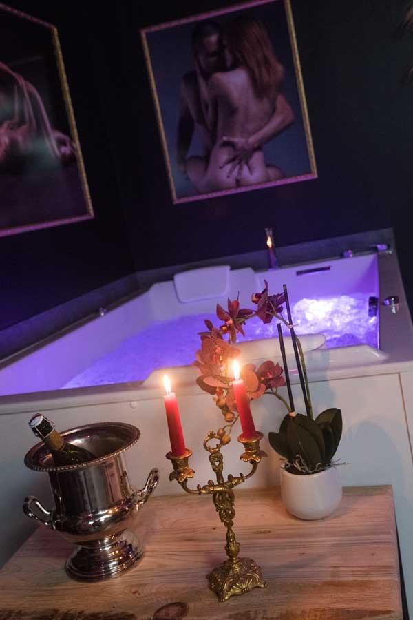 La Rose Médiévale - Love’nSpa - weekend en amoureux, love rooms avec spa ou jacuzzi privatif6 de La Rose Médiévale