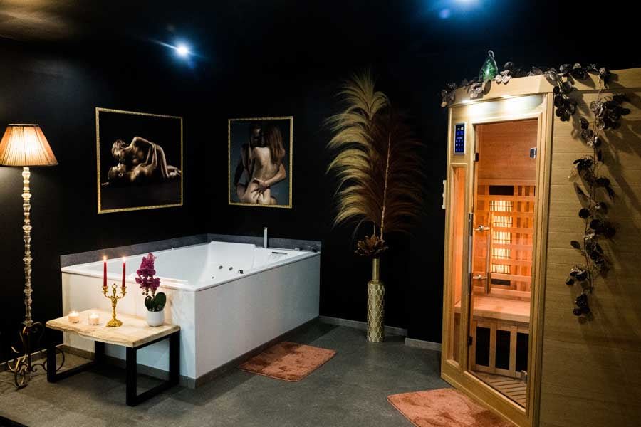 La Rose Médiévale - Love’nSpa - weekend en amoureux, love rooms avec spa ou jacuzzi privatif12 de La Rose Médiévale
