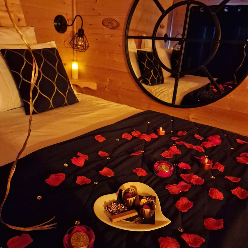 La Roulotte Kamadéva by Cath & Sens - Love’nSpa - weekend en amoureux, love rooms avec spa ou jacuzzi privatif3 de La Roulotte Kamadéva by Cath & Sens