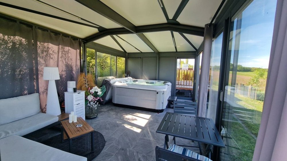 La Roulotte Kamadéva by Cath & Sens - Love’nSpa - weekend en amoureux, love rooms avec spa ou jacuzzi privatif2 de La Roulotte Kamadéva by Cath & Sens