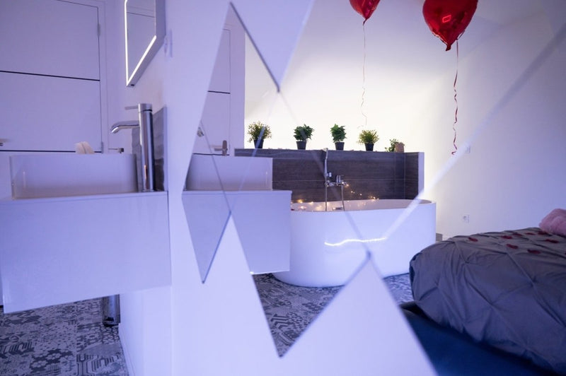 La Suite 55 - La Contemporaine - Love’nSpa - weekend en amoureux, love rooms avec spa ou jacuzzi privatif4 de La Suite 55 - La Contemporaine