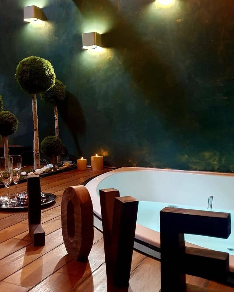 LA SUITE - Love’nSpa - weekend en amoureux, love rooms avec spa ou jacuzzi privatif13 de LA SUITE