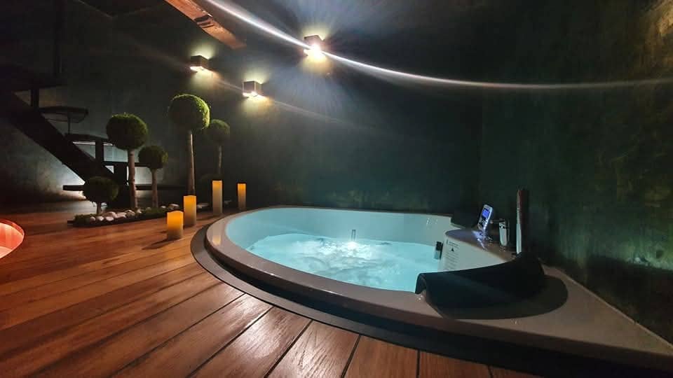 LA SUITE - Love’nSpa - weekend en amoureux, love rooms avec spa ou jacuzzi privatif15 de LA SUITE