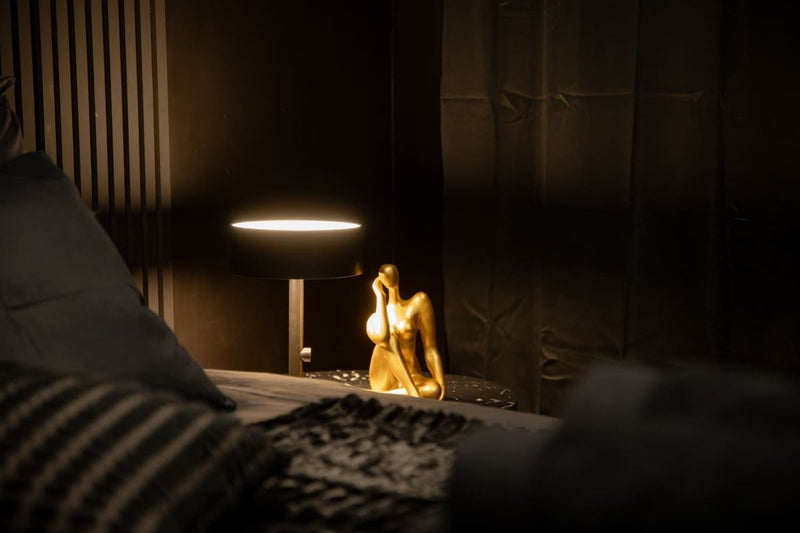 La suite Black Room - Love’nSpa - weekend en amoureux, love rooms avec spa ou jacuzzi privatif3 de Infinityroom - La suite Black Room