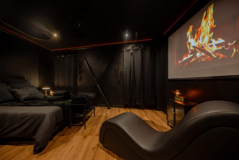 La suite Black Room - Love’nSpa - weekend en amoureux, love rooms avec spa ou jacuzzi privatif7 de Infinityroom - La suite Black Room