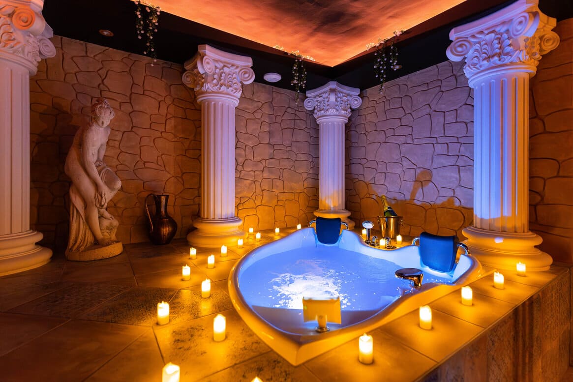 La Suite de Vénus, Love Room Jacuzzi Pièce Secrète - Love’nSpa - weekend en amoureux, love rooms avec spa ou jacuzzi privatifLa Suite de Vénus, Love Room Jacuzzi Pièce Secrète