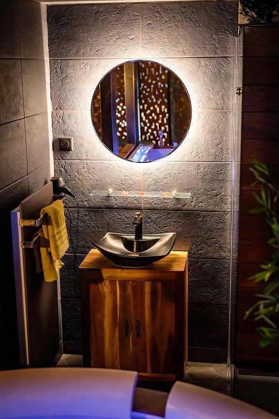 La suite détendue - Love’nSpa - weekend en amoureux, love rooms avec spa ou jacuzzi privatif8 de La suite détendue