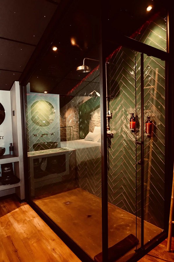 La Suite Étoilée - Love’nSpa - weekend en amoureux, love rooms avec spa ou jacuzzi privatif7 de La Suite Étoilée