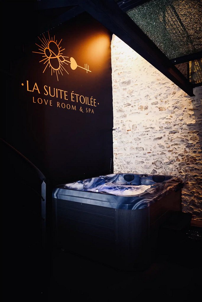 La Suite Étoilée - Love’nSpa - weekend en amoureux, love rooms avec spa ou jacuzzi privatif15 de La Suite Étoilée