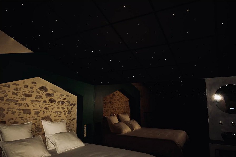 La Suite Étoilée - Love’nSpa - weekend en amoureux, love rooms avec spa ou jacuzzi privatif8 de La Suite Étoilée