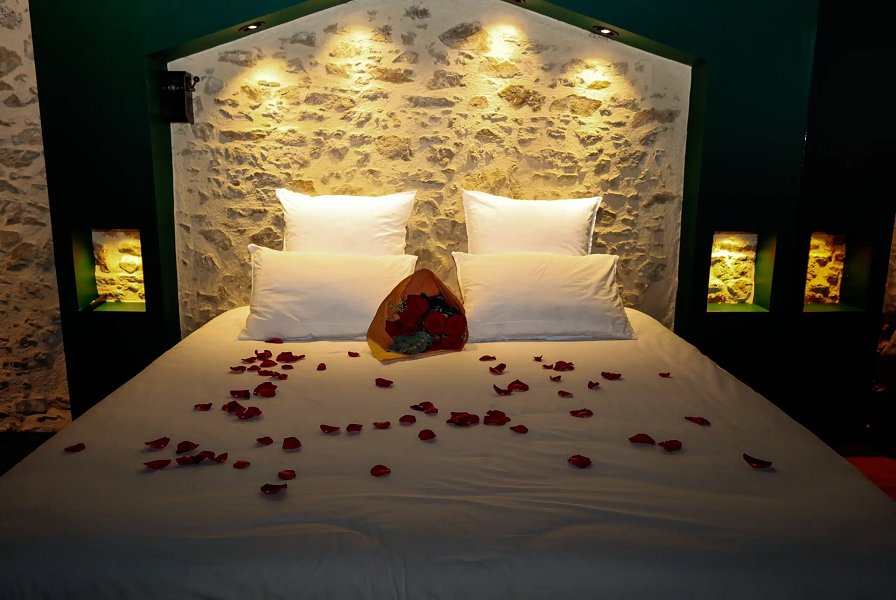 La Suite Étoilée - Love’nSpa - weekend en amoureux, love rooms avec spa ou jacuzzi privatif6 de La Suite Étoilée