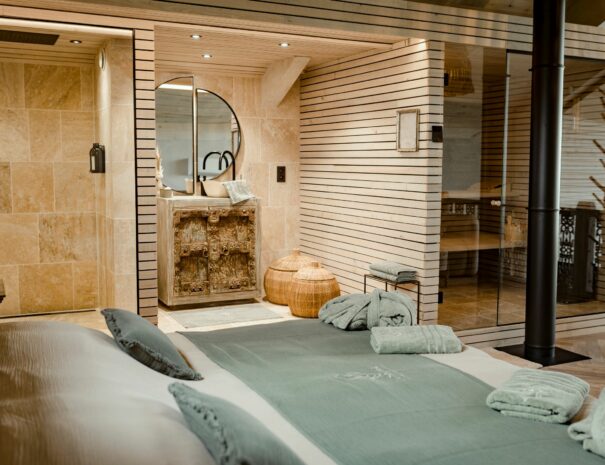 La Suite Hindi - Love’nSpa - weekend en amoureux, love rooms avec spa ou jacuzzi privatif2 de La Suite Hindi