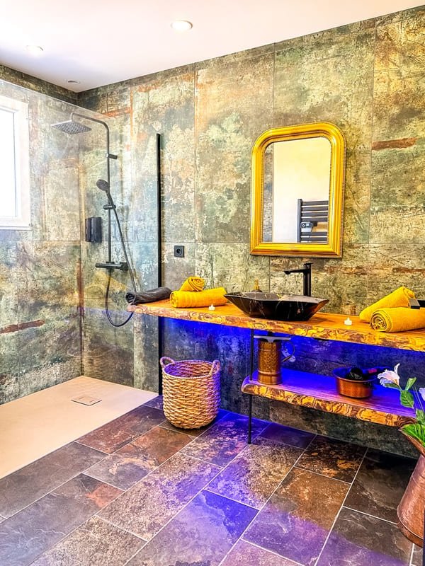 La Villa des Charmes - Love’nSpa - weekend en amoureux, love rooms avec spa ou jacuzzi privatif4 de La Villa des Charmes