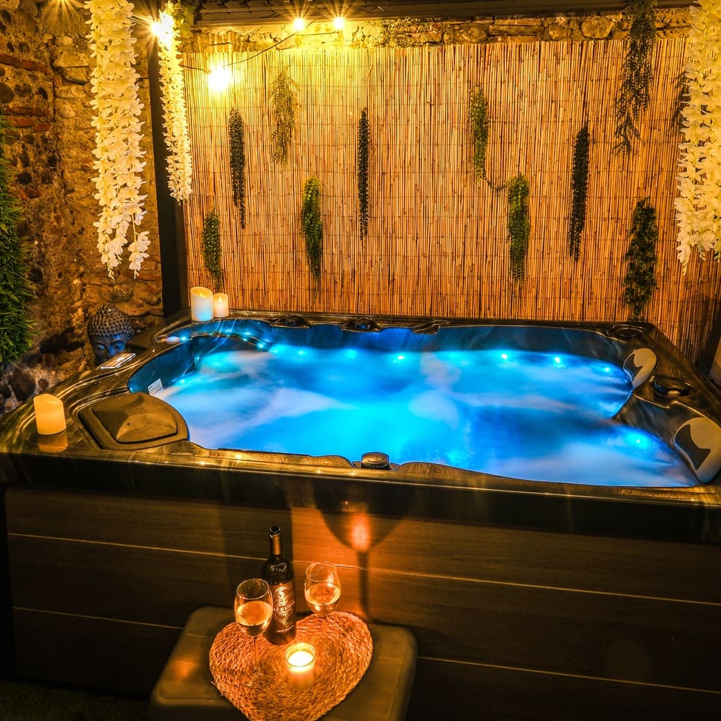 La Villa Lova - Love’nSpa - weekend en amoureux, love rooms avec spa ou jacuzzi privatifLa Villa Lova